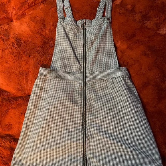 Pinafore - Picture 2 of 3